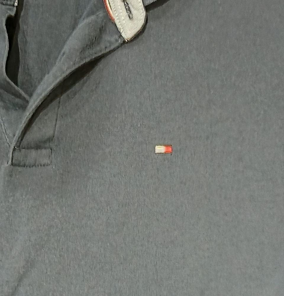 Vintage Tommy Hilfiger Navy Polo Shirt – Men’s Custom Fit Cotton Tee