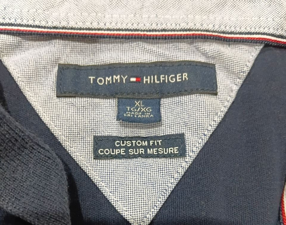 Vintage Tommy Hilfiger Navy Polo Shirt – Men’s Custom Fit Cotton Tee