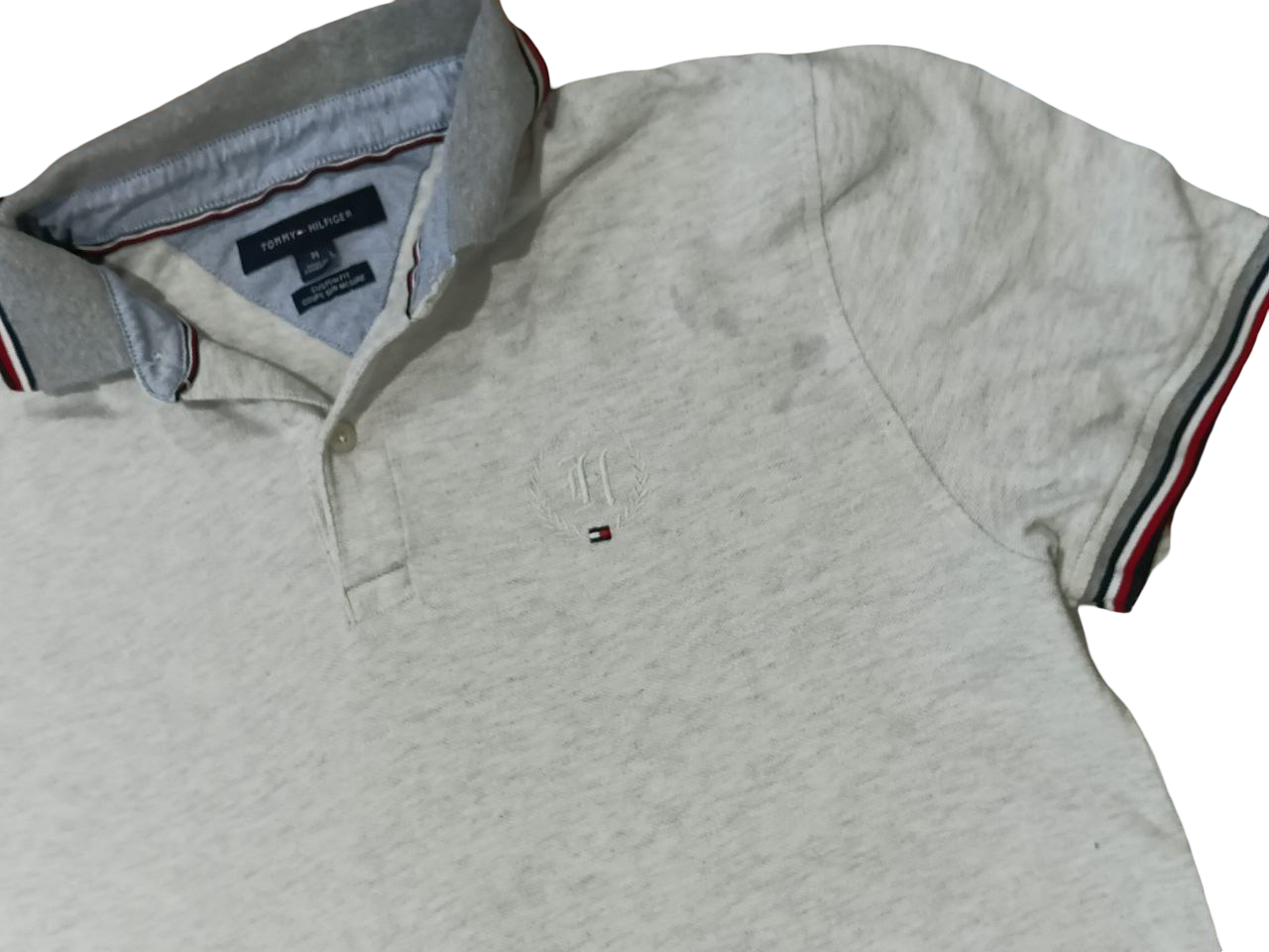 Vintage Tommy Hilfiger Polo Shirt – Light Grey Custom Fit Men’s Short Sleeve