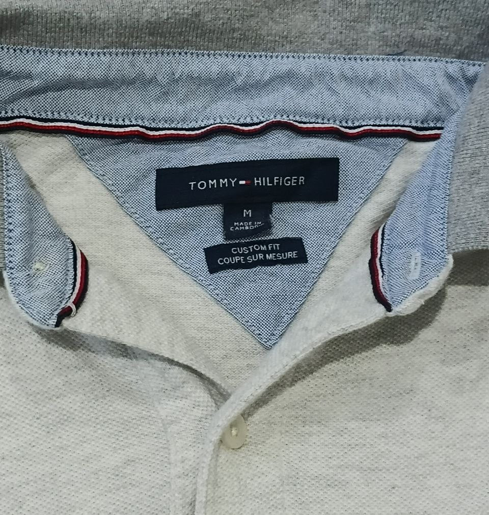 Vintage Tommy Hilfiger Polo Shirt – Light Grey Custom Fit Men’s Short Sleeve